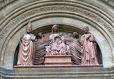 ニッコロ・ディ・ルカ・スピネッリ制作のテラコッタ像「聖母子」「聖ドナート」「福者グレゴリオ5世」