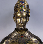 聖ドナートの頭蓋骨が納められた金箔の銀製半身像