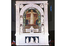アンドレア・デッラ・ロッビア制作の中央祭壇とパッリ・ディ・スピネッロ作「慈悲の聖母マリア」