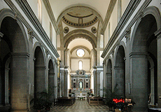 アントニオ・ダ・サンガッロ設計の柱廊玄関