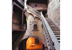 城内の美しい石製階段